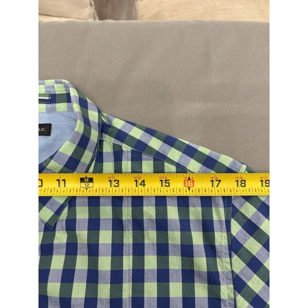 Banana Republic Men's Large L Green Blue Plaid Button Front Short-Sleeve Shirt